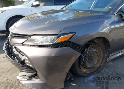 2018 Toyota Camry Hybrid Le z USA, uszkodzony, nr VIN 4T1B31HK3JU003346